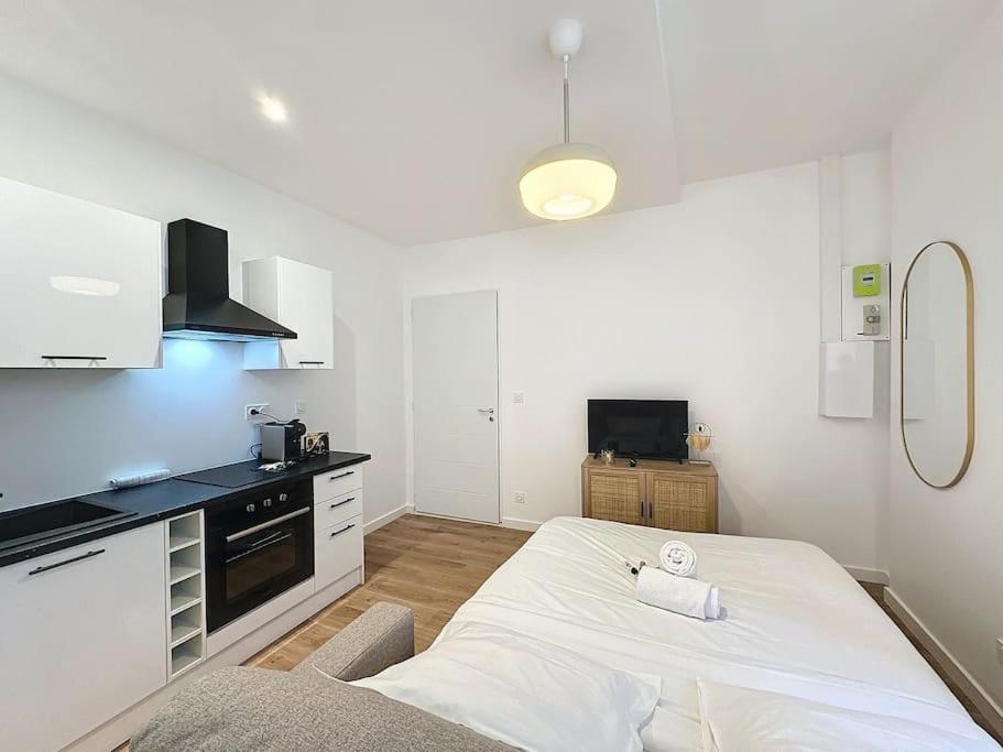 Appartement Cosy Studio, Centre Thomassin 1 *
